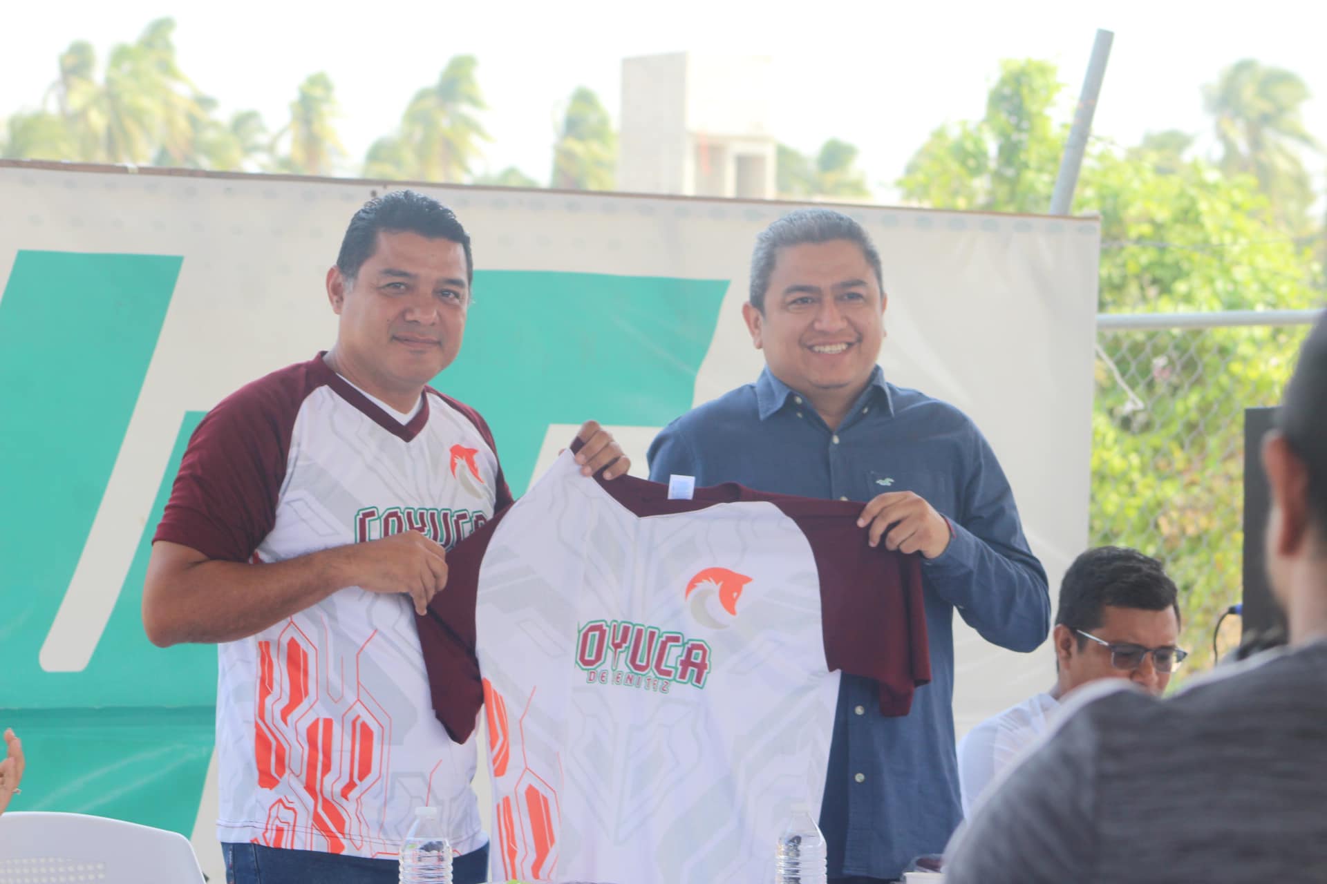 Entrega de Uniformes por el Presidente Municipal de Coyuca de Benítez