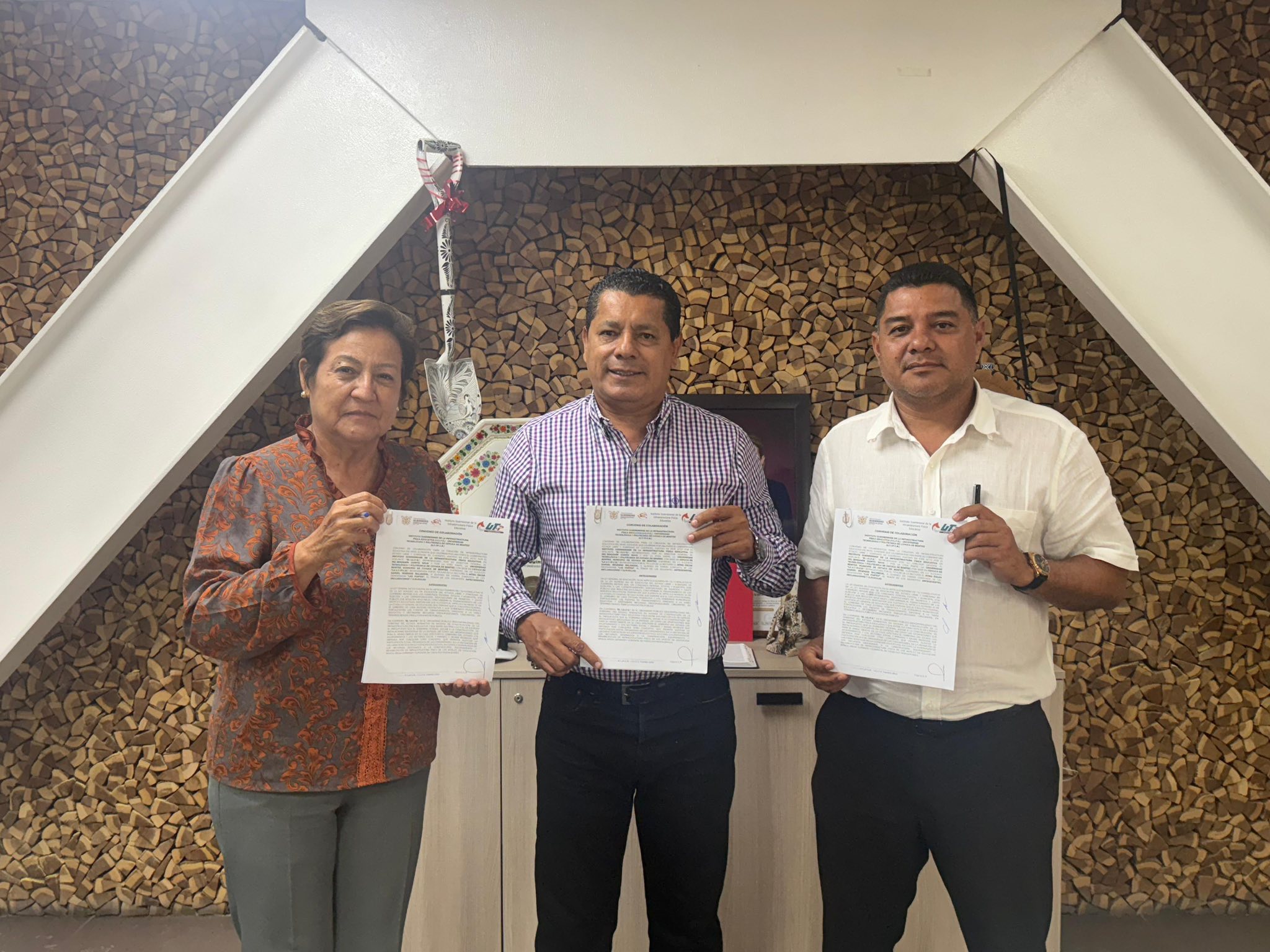 Firman convenio para la construcción de la tercera etapa de la Universidad Tecnológica y Politécnica de Coyuca de Benítez